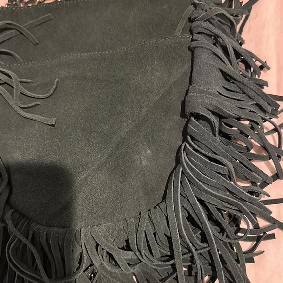 Encote green suede fringe bag with double woven chain from Urban Outfitters - Picture 5 of 6